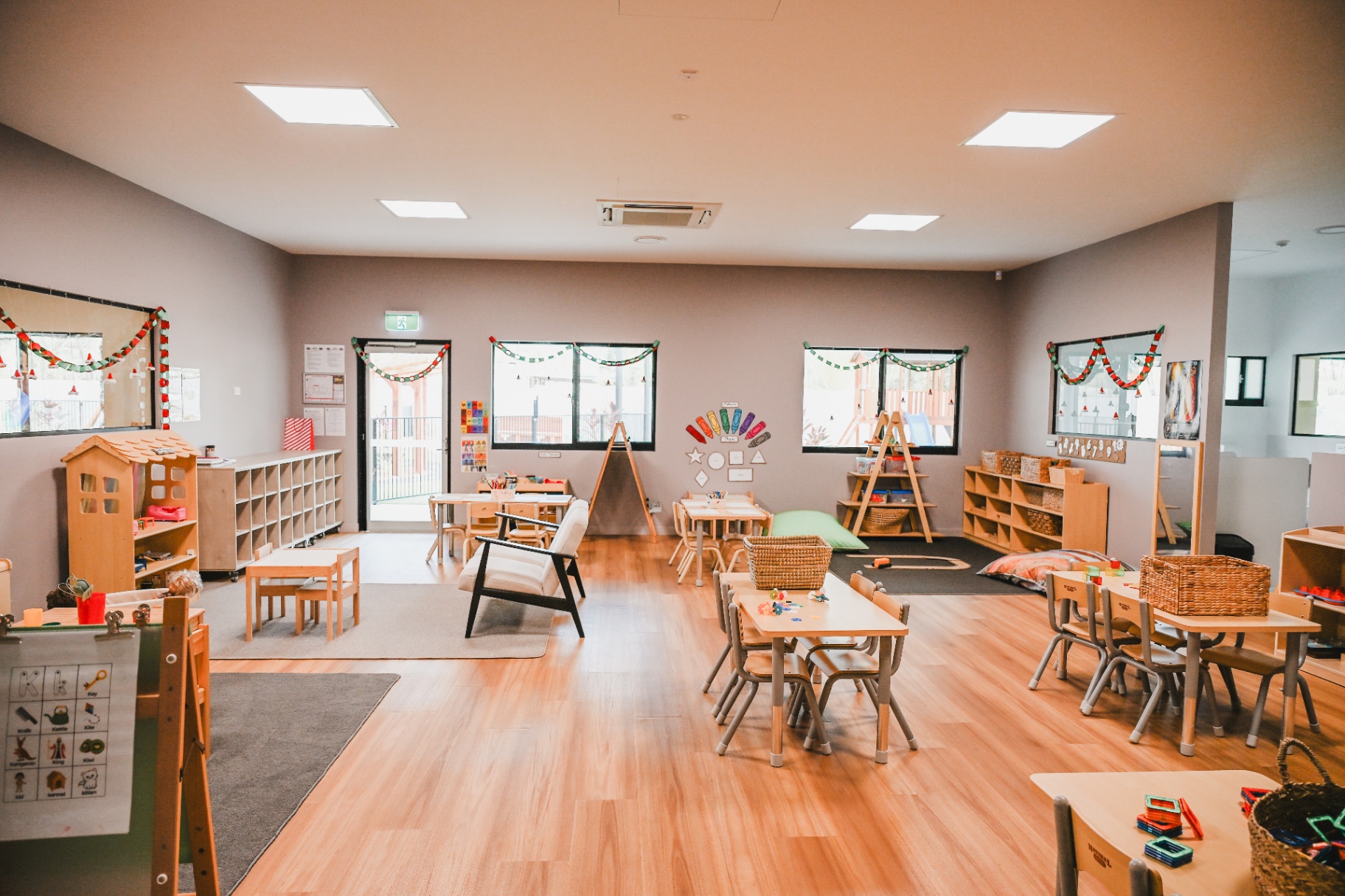 Light-filled Mount Low classroom with natural timber furniture